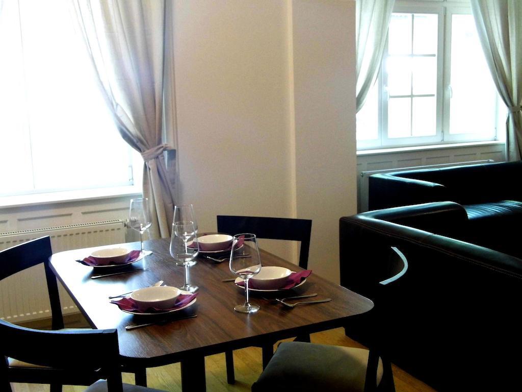 Lion Apartments Medena, Big Size, High Ceilings Bratislava Ruang foto