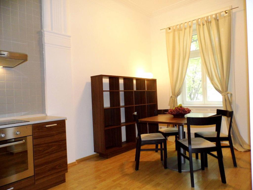 Lion Apartments Medena, Big Size, High Ceilings Bratislava Ruang foto