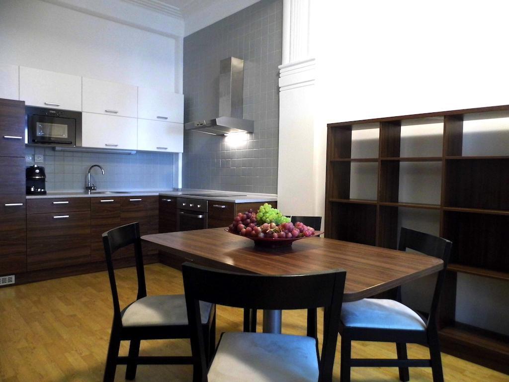 Lion Apartments Medena, Big Size, High Ceilings Bratislava Ruang foto
