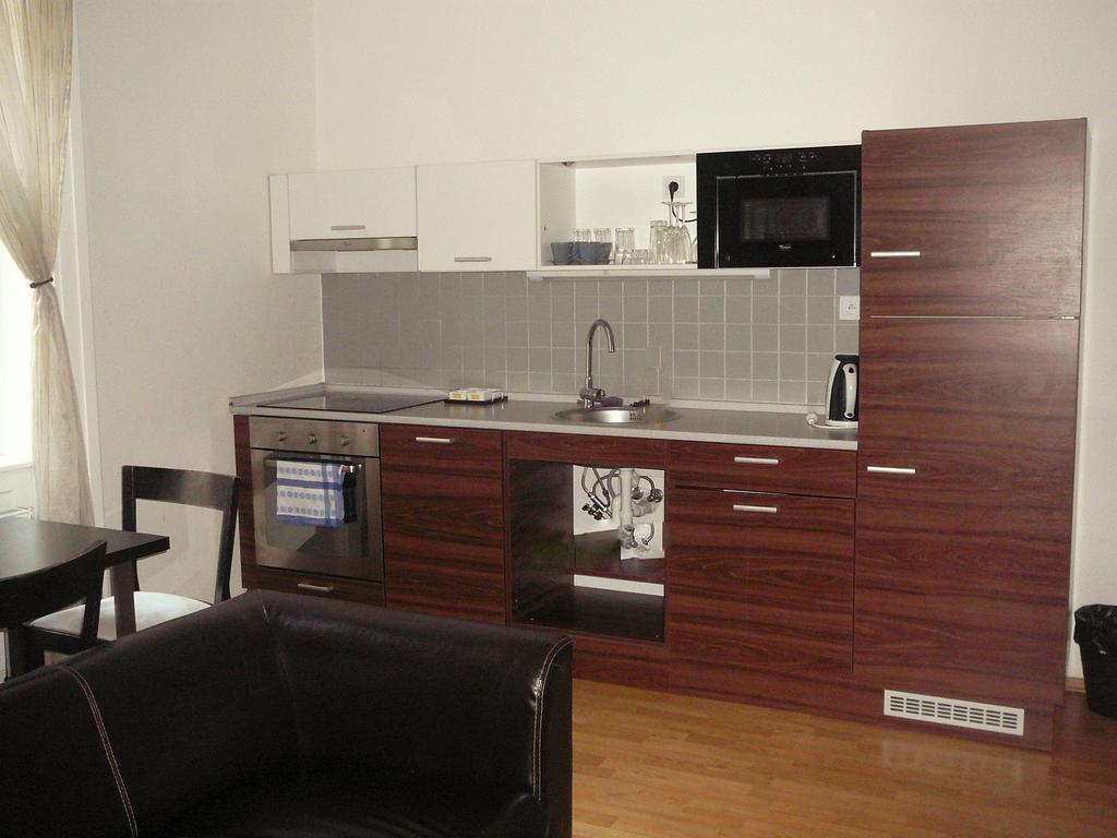 Lion Apartments Medena, Big Size, High Ceilings Bratislava Bagian luar foto
