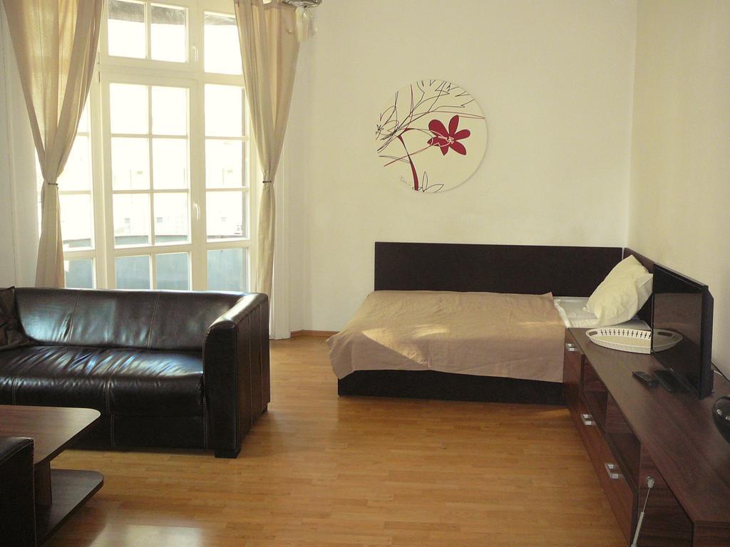Lion Apartments Medena, Big Size, High Ceilings Bratislava Bagian luar foto
